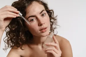 Jak wybrać odpowiednie serum do twarzy?